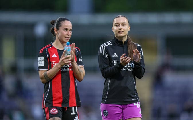 GER, Frankfurt, Eintracht Frankfurt vs FC Nürnberg, Google Pixel Bundesliga, Fussball, DFB, Spielzeit 2025 2026, Stadion am Brentanobad, 24. Spieltag im Bild v.l.: Geraldine Reuteler (Eintracht Frankfurt Frauen 14) und Ylvi Eisenbeiß (Eintracht Frankfurt nach dem Spiel) DFB DFL REGULATIONS PROHIBIT ANY USE OF PHOTOGRAPHS AS IMAGE SEQUENCES AND OR QUASI-VIDEO, 04.05.2026 Copyright: HMBxMedia HendrikxHamelau