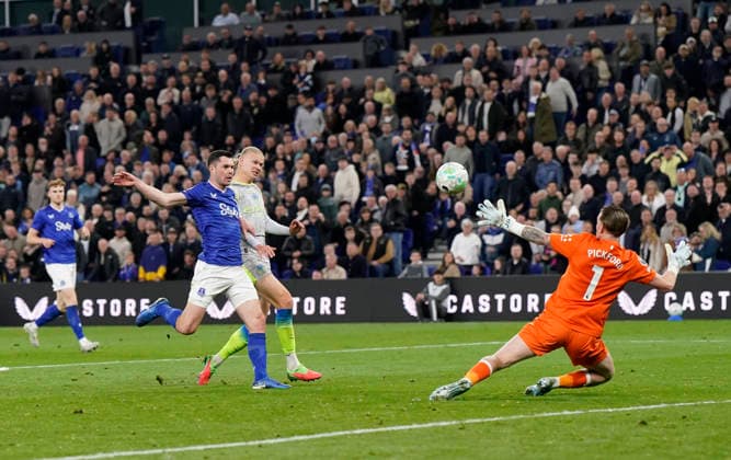 Liverpool, England, 4th May 2026. Erling Haaland of Manchester City scores their second goal (3-2) during the Everton vs Manchester City Premier League match at Hill Dickinson Stadium, Liverpool. Picture credit should read: Andrew Yates Sportimage EDITORIAL USE ONLY. No use with unauthorised audio, video, data, fixture lists, club league logos or live services. Online in-match use limited to 120 images, no video emulation. No use in betting, games or single club league player publications. SPI_045_AY_Everton_Man_City SPI-4779-0045