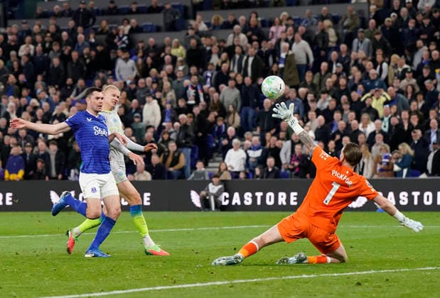 Liverpool, England, 4th May 2026. Erling Haaland of Manchester City scores their second goal (3-2) during the Everton vs Manchester City Premier League match at Hill Dickinson Stadium, Liverpool. Picture credit should read: Andrew Yates Sportimage EDITORIAL USE ONLY. No use with unauthorised audio, video, data, fixture lists, club league logos or live services. Online in-match use limited to 120 images, no video emulation. No use in betting, games or single club league player publications. SPI_046_AY_Everton_Man_City SPI-4779-0046