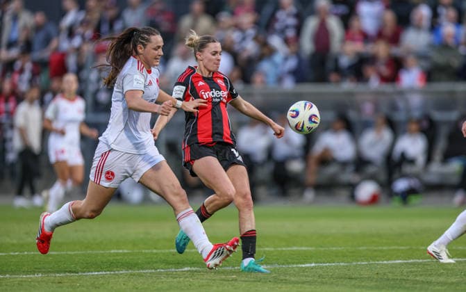 GER, Frankfurt, Eintracht Frankfurt vs FC Nürnberg, Google Pixel Bundesliga, Fussball, DFB, Spielzeit 2025 2026, Stadion am Brentanobad, 24. Spieltag im Bild v.l.: Leia Varley (1. FC Nürnberg Frauen 7) kann Laura Freigang (Eintracht Frankfurt Frauen 10) nicht stoppen auf dem Weg zum Tor zum 3:1 DFB DFL REGULATIONS PROHIBIT ANY USE OF PHOTOGRAPHS AS IMAGE SEQUENCES AND OR QUASI-VIDEO, 04.05.2026 Copyright: HMBxMedia HendrikxHamelau
