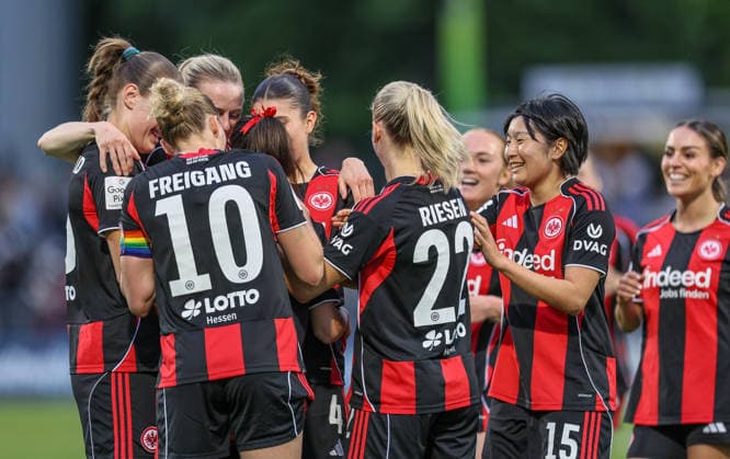 GER, Frankfurt, Eintracht Frankfurt vs FC Nürnberg, Google Pixel Bundesliga, Fussball, DFB, Spielzeit 2025 2026, Stadion am Brentanobad, 24. Spieltag im Bild v.l.: DFB DFL REGULATIONS PROHIBIT ANY USE OF PHOTOGRAPHS AS IMAGE SEQUENCES AND OR QUASI-VIDEO, 04.05.2026 Copyright: HMBxMedia HendrikxHamelau