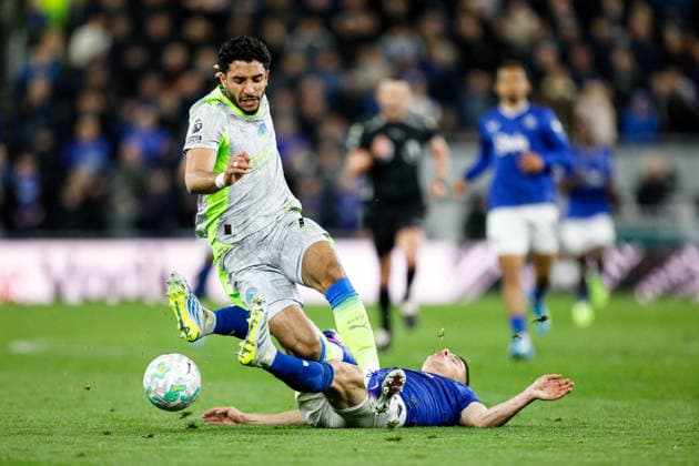 Everton v Manchester City Premier League Vitaliy Mykolenko of Everton tackles Omar Marmoush of Manchester City during the Premier League match at the Hill Dickinson Stadium, Liverpool 04 05 2026 UK Newspapers OUT Copyright: xMaxxTomlinsonx FIL-23391-0060