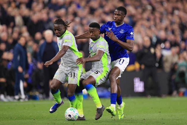 Football - Premier League - Everton v Manchester City 4th May 2026 - Premier League - Everton v Manchester City - Thierno Barry of Everton battles with Jeremy Doku of Manchester City (L) and Marc Guehi of Manchester City (C) - Photo: Simon Stacpoole Offside. Liverpool UK Copyright: xSimonxStacpoolexOffside