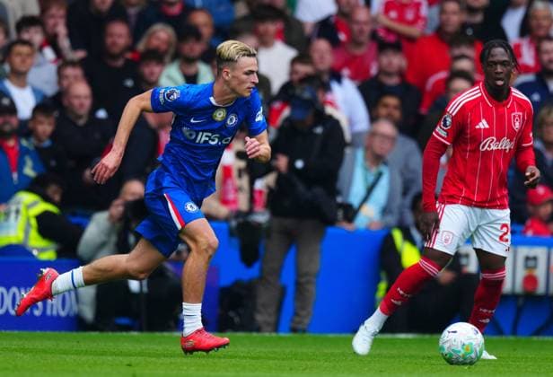 Jesse Derry of Chelsea watched by Dilane Bakwa of Nottingham Forest Chelsea v Nottingham Forest, Premier League, Football, Stamford Bridge, London , UK - 04 May 2026London Stamford Bridge United Kingdom EDITORIAL USE ONLY No use with unauthorised audio, video, data, fixture lists, club league logos or live services. Online in-match use limited to 120 images, no video emulation. No use in betting, games or single club league player publications. Copyright: xJavierxGarcia Shutterstockx 16854610dt