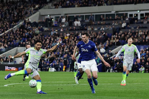4th May 2026; Hill Dickinson Stadium, Liverpool, England; Premier League Football, Everton versus Manchester City; Rayan Cherki of Manchester City shoots at goal as Michael Keane of Everton attempts to block but saved by Pickford DavidxBlunsden