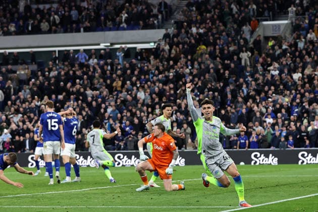 4th May 2026; Hill Dickinson Stadium, Liverpool, England; Premier League Football, Everton versus Manchester City; Phil Foden of Manchester City celebrates after his side& x2019;s third goal for 3-3 scored by team mate Jeremy Doku of Manchester City DavidxBlunsden