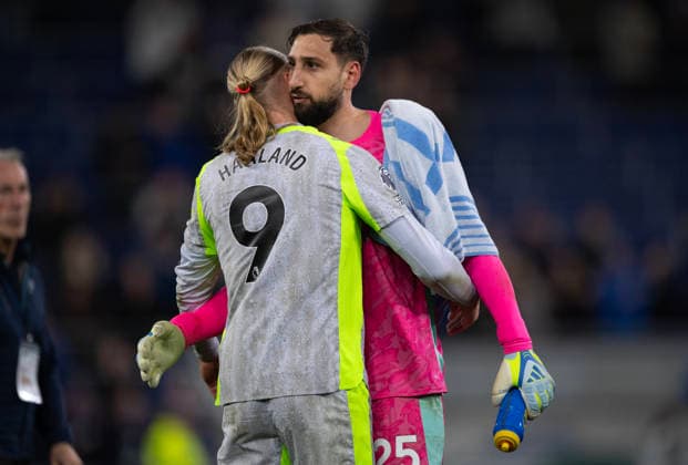Everton v Manchester City - Premier League LIVERPOOL, ENGLAND - MAY 4: Manchester City goalkeeper Gianluigi Donnarumma and Erling Haaland console each other after the Premier League match between Everton and Manchester City at Hill Dickinson Stadium on May 4, 2026 in Liverpool, England. Gianluigi Donnarumma; Erling Haaland Liverpool Hill Dickinson Stadium England United Kingdom Copyright: xVisionhausx 776340700