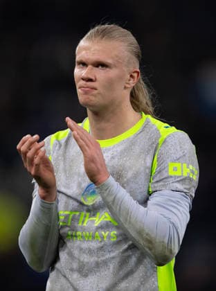 Everton v Manchester City - Premier League LIVERPOOL, ENGLAND - MAY 4: Erling Haaland of Manchester City acknowledges the fans after the Premier League match between Everton and Manchester City at Hill Dickinson Stadium on May 4, 2026 in Liverpool, England. Erling Haaland Liverpool Hill Dickinson Stadium England United Kingdom Copyright: xVisionhausx 776340700