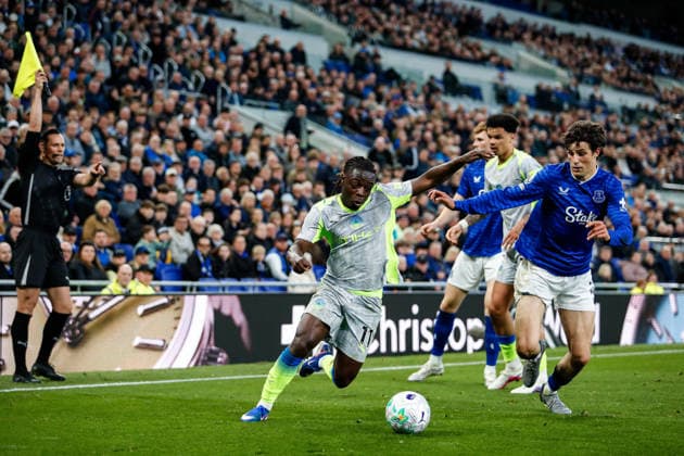 Everton v Manchester City Premier League Jeremy Doku of Manchester City dribbles the ball during the Premier League match at the Hill Dickinson Stadium, Liverpool 04 05 2026 UK Newspapers OUT Copyright: xMaxxTomlinsonx FIL-23391-0081