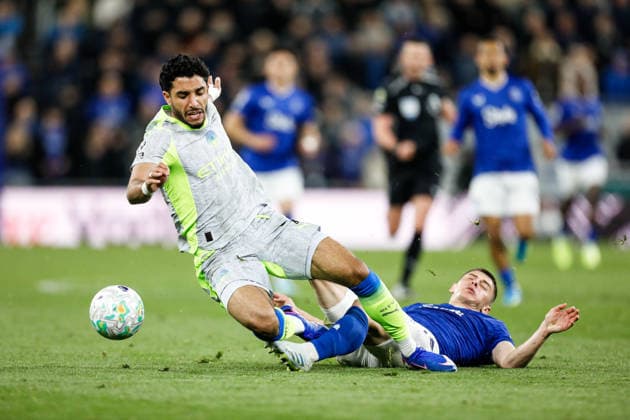 Everton v Manchester City Premier League Vitaliy Mykolenko of Everton tackles Omar Marmoush of Manchester City during the Premier League match at the Hill Dickinson Stadium, Liverpool 04 05 2026 UK Newspapers OUT Copyright: xMaxxTomlinsonx FIL-23391-0097