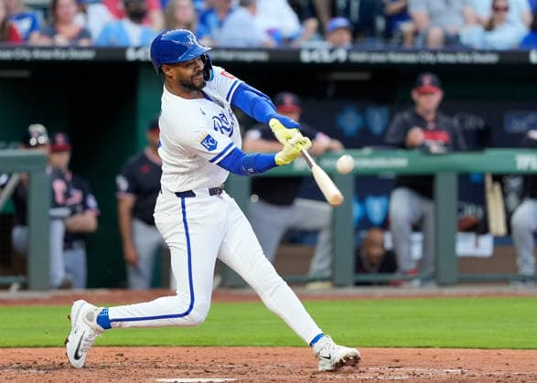 May 04, 2026: Kansas City Royals third baseman Maikel Garcia (11) drives a pitch in the 4 run 4th against the Guardians at Kauffman Stadium Kansas City, Missouri. CSM. MLB, Baseball Herren, USA 2026; Guardians Vs Royals March 30th  - ZUMAc04_ 20260504_zma_c04_019 Copyright: xJonxRobichaudx