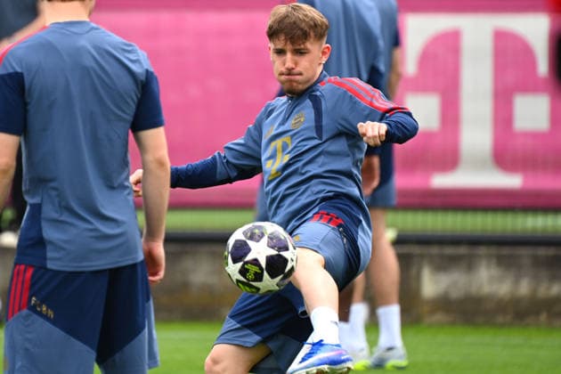 Lennart KARL (Bayern Muenchen) am Ball. Abschlusstraining am 05.05.2026 vor dem Fussball Champions League Halbfinale FC Bayern-Muenchen - Paris Saint Germain (PSG)