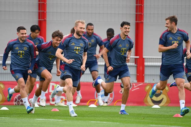 v.li:Raphael GUERREIRO (Bayern Muenchen), Tom BISCHOF (Bayern Muenchen), Konrad LAIMER (Bayern Muenchen),Jonathan TAH (Bayern Muenchen),Aleksandar PAVLOVIC (Bayern Muenchen),Josip STANISIC (Bayern Muenchen). Abschlusstraining am 05.05.2026 vor dem Fussball Champions League Halbfinale FC Bayern-Muenchen - Paris Saint Germain (PSG)
