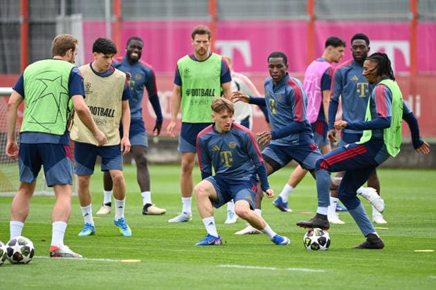 v.re:Michael OLISE (Bayern Muenchen), Aktion,Zweikampf gegen Lennart KARL (Bayern Muenchen),li:Deniz OFLI (Bayern Muenchen), Harry KANE (Bayern Muenchen). hi:Leon GORETZKA (Bayern Muenchen),Nicolas JACKSON (Bayern Muenchen),Alphonso DAVIES (Bayern Muenchen). Abschlusstraining am 05.05.2026 vor dem Fussball Champions League Halbfinale FC Bayern-Muenchen - Paris Saint Germain (PSG)