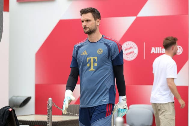 Sven Ulreich (FC Bayern Muenchen, 26) auf dem Weg zum Training, GER, Abschlusstraining, FC Bayern Muenchen, Fussball, UEFA Champions League, Halbfinale, Rueckspiel, Saison 2025 2026, 05.05.2026, GER, Abschlusstraining, FC Bayern Muenchen, Fussball, UEFA Champions League, Halbfinale, Rueckspiel, Saison 2025 2026, 05.05.2026 Muenchen Copyright: xEibner-Pressefoto JennixMaulx EP_JML