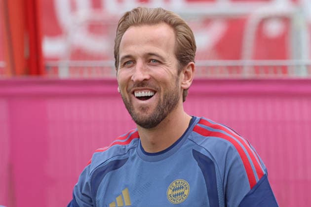 9 Harry Kane, ist gut gelaunt, lacht, Porträt, Portrait, Fussball Abschlsstraining des FC Bayern München vor UEFA Champions League, gegen Paris Saint-Germain 05.05.2026 Trainingsgelände, Säbenerstr. FOTO: Mladen Lackovic LakoPress