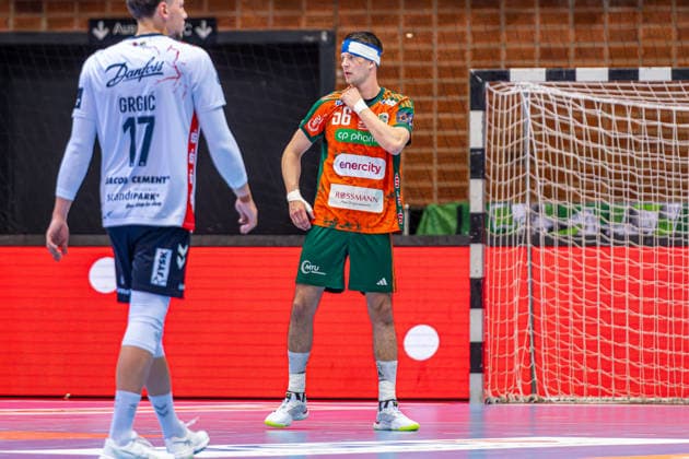 Hannes Feise (TSV Hannover-Burgdorf, Nr. 56) (L-R), TSV Hannover-Burgdorf (orange) against SG Flensburg-Handewitt (blue) (second-leg of the quarter-finals the EHF European League 2025 2026) (05.05.2026, Swiss Life Hall (Hannover, GER), Copyright: xJanxGuentherx xTSVxHannover-Burgdorfx