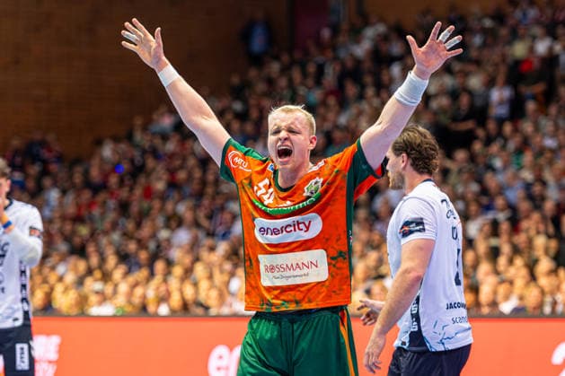 Justus Fischer (TSV Hannover-Burgdorf, Nr. 54) (L-R), TSV Hannover-Burgdorf (orange) against SG Flensburg-Handewitt (blue) (second-leg of the quarter-finals the EHF European League 2025 2026) (05.05.2026, Swiss Life Hall (Hannover, GER), Copyright: xJanxGuentherx xTSVxHannover-Burgdorfx