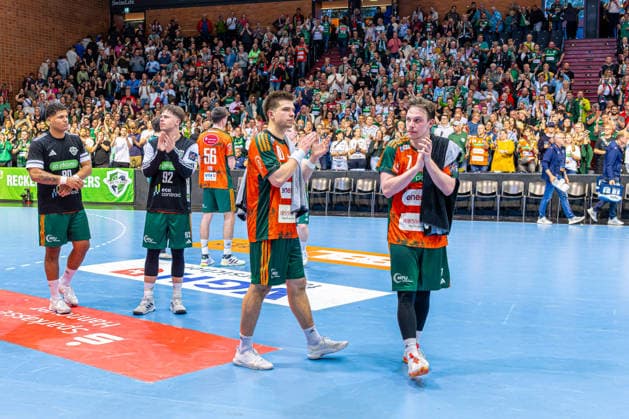 Renars Uscins (TSV Hannover-Burgdorf, Nr. 10) Leif Tissier (TSV Hannover-Burgdorf, Nr. 7) (L-R), TSV Hannover-Burgdorf (orange) against SG Flensburg-Handewitt (blue) (second-leg of the quarter-finals the EHF European League 2025 2026) (05.05.2026, Swiss Life Hall (Hannover, GER), Copyright: xJanxGuentherx xTSVxHannover-Burgdorfx