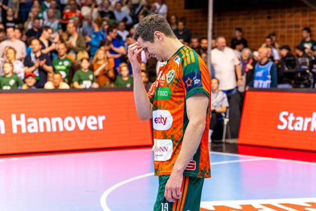 Marius Steinhauser (TSV Hannover-Burgdorf, Nr. 19) (L-R), TSV Hannover-Burgdorf (orange) against SG Flensburg-Handewitt (blue) (second-leg of the quarter-finals the EHF European League 2025 2026) (05.05.2026, Swiss Life Hall (Hannover, GER), Copyright: xJanxGuentherx xTSVxHannover-Burgdorfx