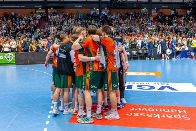 (L-R), TSV Hannover-Burgdorf (orange) against SG Flensburg-Handewitt (blue) (second-leg of the quarter-finals the EHF European League 2025 2026) (05.05.2026, Swiss Life Hall (Hannover, GER), Copyright: xJanxGuentherx xTSVxHannover-Burgdorfx