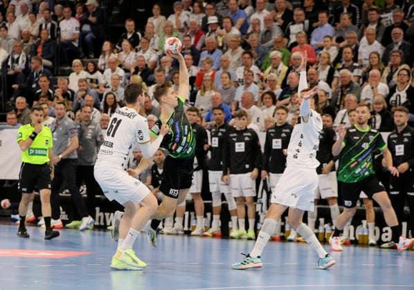 photo : Matko Moslavac (Nasice) wirft gegen Hendrik Pekeler (Kiel) Handball Herren am Di. 05.05.2026 Mens EHF European League , THW Kiel - RK Nexe Nasice