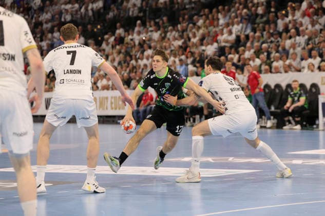 photo : Torwurf von .... Matko Moslavac (Nasice) gegen Veron Nacinovic (Kiel) Handball Herren am Di. 05.05.2026 Mens EHF European League , THW Kiel - RK Nexe Nasice