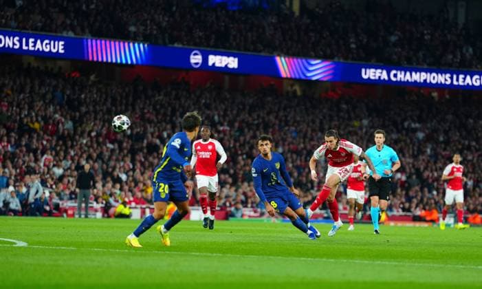 Riccardo Calafiori of Arsenal shoots over Arsenal v Atletico Madrid, UEFA Champions League, Semi Final, Second Leg, Football, Emirates Stadium, London, UK - 05 May 2026London Emirates Stadium United Kingdom EDITORIAL USE ONLY No use with unauthorised audio, video, data, fixture lists, club league logos or live services. Online in-match use limited to 120 images, no video emulation. No use in betting, games or single club league player publications.  Copyright: xJavierxGarcia Shutterstockx 16859995s