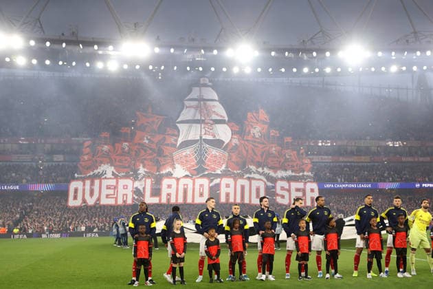 Arsenal v Atletico Madrid 05 May 2026, London - UEFA Champions League - Semi Final - Second Leg - Arsenal v Atletico Madrid - Arsenal line up ahead of kick-off as a tifo is unveiled behind them - Photo: Jacques Feeney Offside. London UK Copyright: xJacquesxFeeneyx xOffsidexOffside