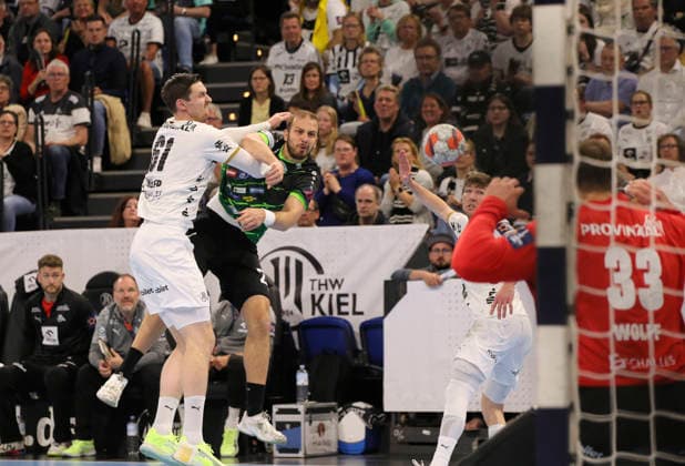 photo : Torwurf von .... Luka Moslavac (Nasice) gegen Hendrik Pekeler (Kiel) Handball Herren am Di. 05.05.2026 Mens EHF European League , THW Kiel - RK Nexe Nasice