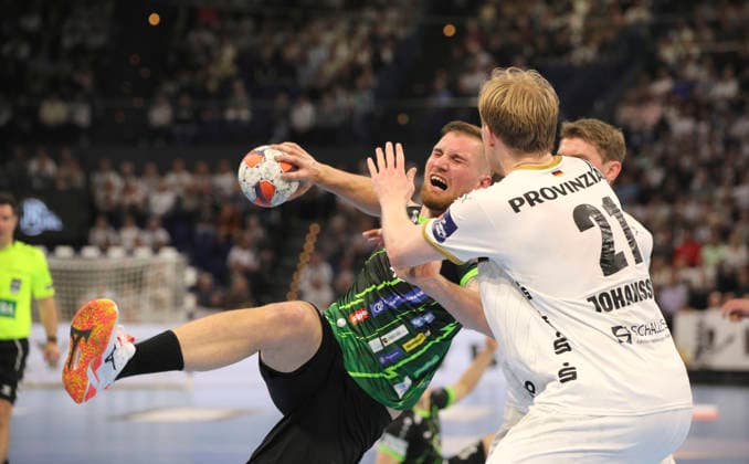 photo : Torwurf von .... Tin LUCIN (Nasice) gegen Eric Johansson ( Kiel ) und Magnus Landin (verdeckt) Handball Herren am Di. 05.05.2026 Mens EHF European League , THW Kiel - RK Nexe Nasice