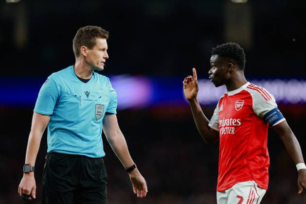 Champions League 2025 26 Semi Final 2nd Leg Arsenal v Atletico Madrid Emirates Stadium 05.05.2026 Referee Daniel Siebert and Bukayo Saka of Arsenal Champions League 2025 26 Semi Final 2nd Leg Arsenal v Atletico Madrid Emirates Stadium 05.05.2026 Photograph By Marc Aspland The Times  Copyright: xMarcxAsplandx NINTCHDBPICT001078546660