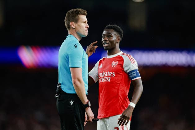 Champions League 2025 26 Semi Final 2nd Leg Arsenal v Atletico Madrid Emirates Stadium 05.05.2026 Referee Daniel Siebert and Bukayo Saka of Arsenal Champions League 2025 26 Semi Final 2nd Leg Arsenal v Atletico Madrid Emirates Stadium 05.05.2026 Photograph By Marc Aspland The Times  Copyright: xMarcxAsplandx NINTCHDBPICT001078546668