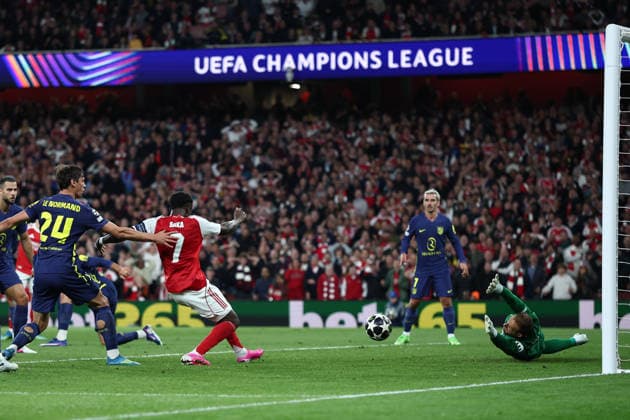 London, England, 5th May 2026. Bukayo Saka of Arsenal scores to make it 1-0 during the Arsenal vs Atletico Madrid UEFA Champions League match at the Emirates Stadium, London. Picture credit should read: David Klein Sportimage EDITORIAL USE ONLY. No use with unauthorised audio, video, data, fixture lists, club league logos or live services. Online in-match use limited to 120 images, no video emulation. No use in betting, games or single club league player publications. SPI_073_DK_Arsenal_Athletico_Madrid SPI-4781-0073