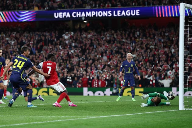 London, England, 5th May 2026. Bukayo Saka of Arsenal scores to make it 1-0 during the Arsenal vs Atletico Madrid UEFA Champions League match at the Emirates Stadium, London. Picture credit should read: David Klein Sportimage EDITORIAL USE ONLY. No use with unauthorised audio, video, data, fixture lists, club league logos or live services. Online in-match use limited to 120 images, no video emulation. No use in betting, games or single club league player publications. SPI_078_DK_Arsenal_Athletico_Madrid SPI-4781-0078