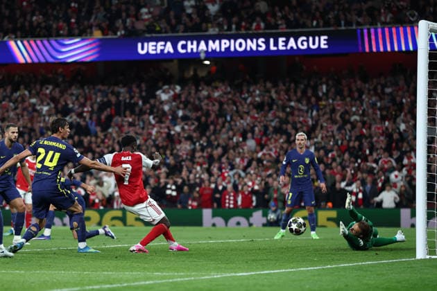 London, England, 5th May 2026. Bukayo Saka of Arsenal scores to make it 1-0 during the Arsenal vs Atletico Madrid UEFA Champions League match at the Emirates Stadium, London. Picture credit should read: David Klein Sportimage EDITORIAL USE ONLY. No use with unauthorised audio, video, data, fixture lists, club league logos or live services. Online in-match use limited to 120 images, no video emulation. No use in betting, games or single club league player publications. SPI_099_DK_Arsenal_Athletico_Madrid SPI-4781-0099