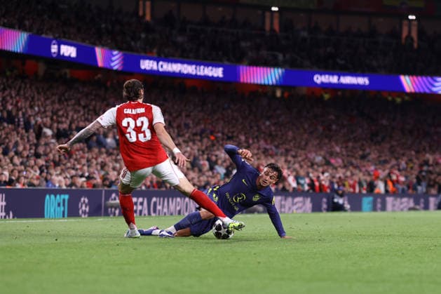Arsenal v Atletico Madrid 05 May 2026, London - UEFA Champions League - Semi Final - Second Leg - Arsenal v Atletico Madrid - Riccardo Calafiori of Arsenal and Marc Pubill of Atletico Madrid - Photo: Jacques Feeney Offside. London UK Copyright: xJacquesxFeeneyx xOffsidexOffside