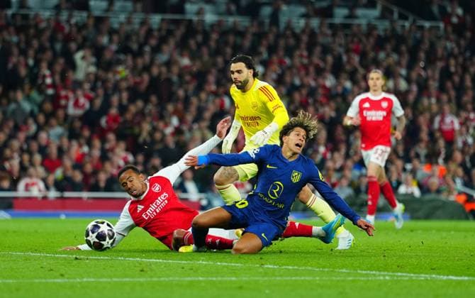 With Arsenal Goalkeeper David Raya beaten Gabriel Magalhaes denies Giuliano Simeone of Atletico Madrid with a last gasp challenge Arsenal v Atletico Madrid, UEFA Champions League, Semi Final, Second Leg, Football, Emirates Stadium, London, UK - 05 May 2026London Emirates Stadium United Kingdom EDITORIAL USE ONLY No use with unauthorised audio, video, data, fixture lists, club league logos or live services. Online in-match use limited to 120 images, no video emulation. No use in betting, games or single club league player publications. Copyright: xJavierxGarcia Shutterstockx 16859995ai