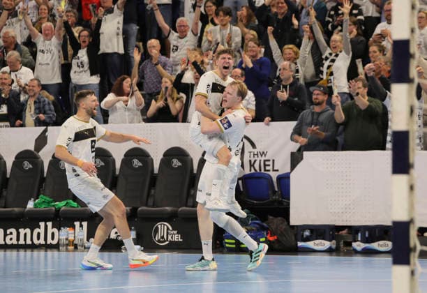 photo : Jubel nach dem Schlußpfiff bei den Spielern aus Kiel , freut sich mit Lukas ZERBE (Kiel) und links ... Harald Reinkind Handball Herren am Di. 05.05.2026 Mens EHF European League , THW Kiel - RK Nexe Nasice