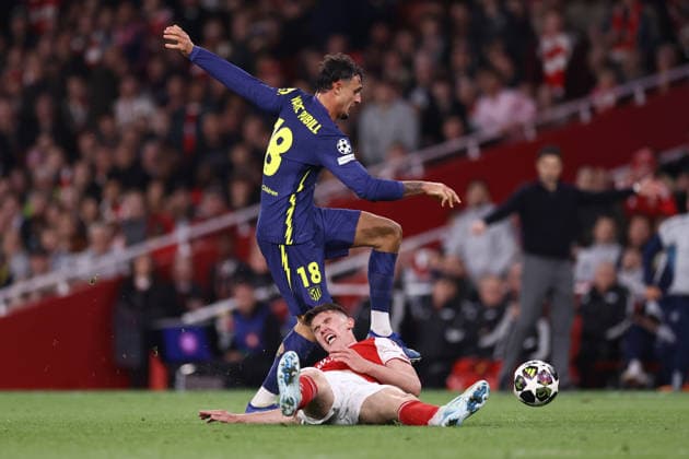 Arsenal v Atletico Madrid 05 May 2026, London - UEFA Champions League - Semi Final - Second Leg - Arsenal v Atletico Madrid - Marc Pubill of Atletico Madrid and Viktor Gyokeres of Arsenal - Photo: Jacques Feeney Offside. London UK Copyright: xJacquesxFeeneyx xOffsidexOffside