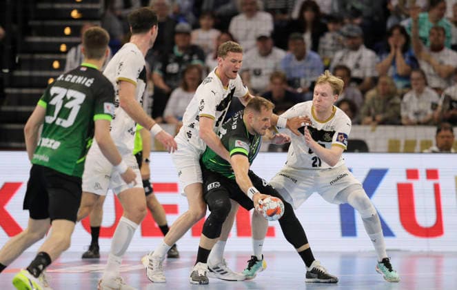 photo : am Ball Kresimir Kozina (Nasice) gegen Magnus Landin und rechts ... Eric Johansson ( beide Kiel ) Handball Herren am Di. 05.05.2026 Mens EHF European League , THW Kiel - RK Nexe Nasice