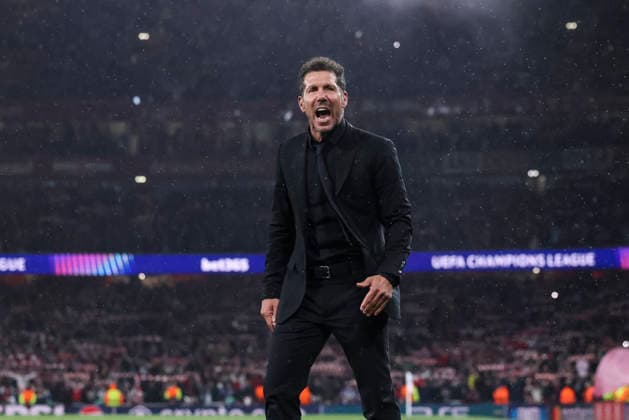 May 5, 2026, London, London, England: Diego Simeone, head coach of Atletico de Madrid, applaud the fans at the end of the match the UEFA Champions League 2025 26 Semi Final Second Leg match between Arsenal FC and Atletico de Madrid at Emirates Stadium on May 05, 2026, in London, England. London England - ZUMAa181 20260505_zaa_a181_312 Copyright: xDennisxAgyemanx
