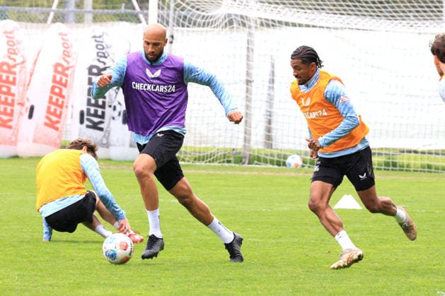 DEU, DFL, 2. FBL Hertha BSC, Training, 06.05.2026, Sportforum, Berlin, DEU, DFL, 2. FBL Hertha BSC, Training, im Bild John Anthony Brooks (Hertha BSC Berlin 25), Jeremy Dudziak (Hertha BSC Berlin 28) DFL - regulations prohibit any use of Photographs as image sequences and or quasi-video *** DEU, DFL, 2 FBL Hertha BSC, Training, 06 05 2026, Sportforum, Berlin, DEU, DFL, 2 FBL Hertha BSC, Training, im Bild John Anthony Brooks Hertha BSC Berlin 25 , Jeremy Dudziak Hertha BSC Berlin 28 DFL regulations prohibit any use of Photographs as image sequences and or quasi video nordphotoxGmbHx xEngler nph00076