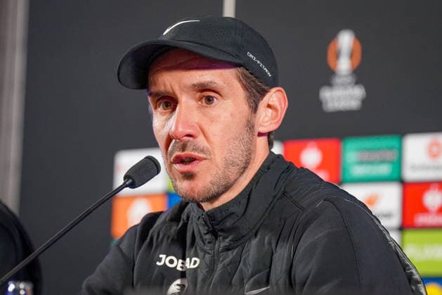 Deutschland: Fussball Europa League 2025 - 2026: Julian Schuster (SC Freiburg, Trainer) Pressekonferenz, Medien, Sporting Braga Copyright: xJOERANxSTEINSIEKx