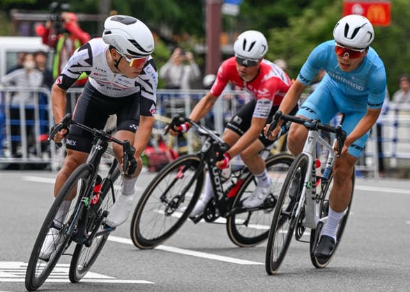 James Gardner Wins The 2026 Wakayama Castle Criterium WAKAYAMA, JAPAN - MAY 6: Cyclists navigate a sharp turn on the streets of Wakayama during the Wakayama Castle Criterium on May 6, 2026. The technical 20-lap race, held in the shadow of the historic Wakayama Castle, provides a spectator-friendly showcase of speed and bike handling ahead of the four-day Tour de Kumano stage race. Wakayama Japan  Copyright: xArturxWidakx originalFilename:widak-jamesgar260506_npF1y.jpg