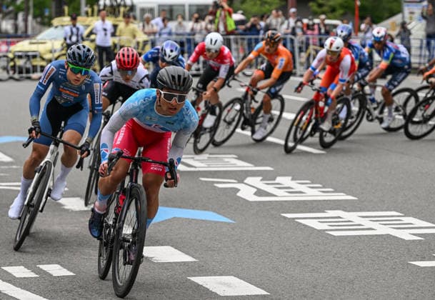 James Gardner Wins The 2026 Wakayama Castle Criterium WAKAYAMA, JAPAN - MAY 6: Cyclists navigate a sharp turn on the streets of Wakayama during the Wakayama Castle Criterium on May 6, 2026. The technical 20-lap race, held in the shadow of the historic Wakayama Castle, provides a spectator-friendly showcase of speed and bike handling ahead of the four-day Tour de Kumano stage race. Wakayama Japan  Copyright: xArturxWidakx originalFilename:widak-jamesgar260506_npPlT.jpg
