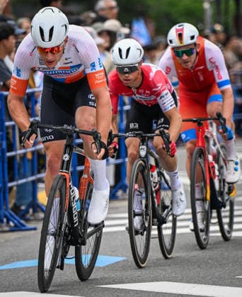James Gardner Wins The 2026 Wakayama Castle Criterium WAKAYAMA, JAPAN - MAY 6: The five-man breakaway group led by James Gardner of Terengganu Cycling Team compete in the Wakayama Castle Criterium, the opening pre-event of the 26th Tour de Kumano, on May 6, 2026, in Wakayama City, Japan. Wakayama Japan  Copyright: xArturxWidakx originalFilename:widak-jamesgar260506_npz13.jpg