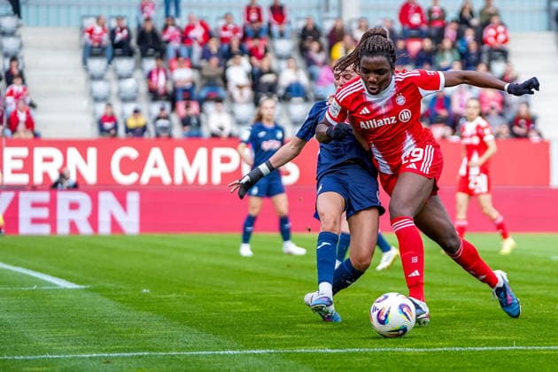Edna Imade (29 Bayern) und Jill Janssens (9 Hoffenheim) in Aktion beim Google Pixel Frauen Bundesligaspiel FC Bayern München - TSG Hoffenheim am 06.05.2026. München FC Bayern Campus Bayern Deutschland