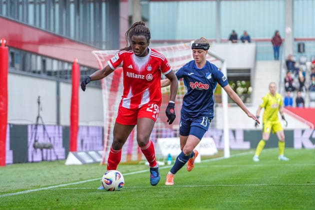 Edna Imade (29 Bayern) und Wielle Douma (13 Hoffenheim) in Aktion beim Google Pixel Frauen Bundesligaspiel FC Bayern München - TSG Hoffenheim am 06.05.2026. München FC Bayern Campus Bayern Deutschland