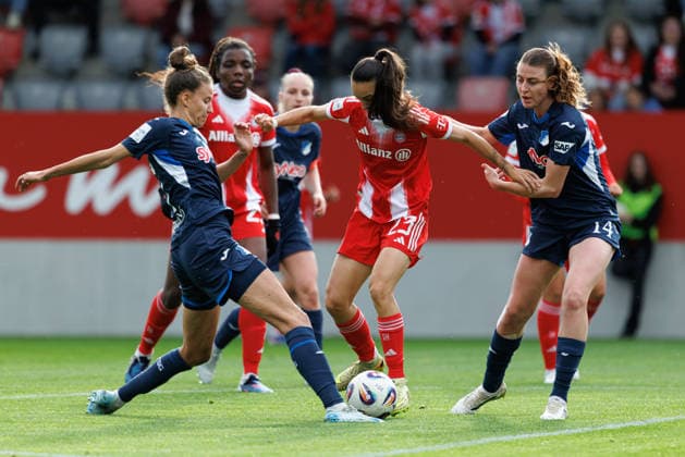 Natalia Padilla-Bidas (23, FC Bayern München), Franziska Harsch (17, TSG 1899 Hoffenheim) und Lisa Doorn (14, TSG 1899 Hoffenheim) beim Spiel zwischen FC Bayern München v TSG 1899 Hoffenheim, Fußball, Frauen, Google Pixel Frauen-Bundesliga, 2025 2026, 24.Spieltag am 06.05.2026 in München, FC Bayern Campus. DFL and DFB regulations prohibit any use of photographs as image sequences and or quasi-video. Bayern Deutschland